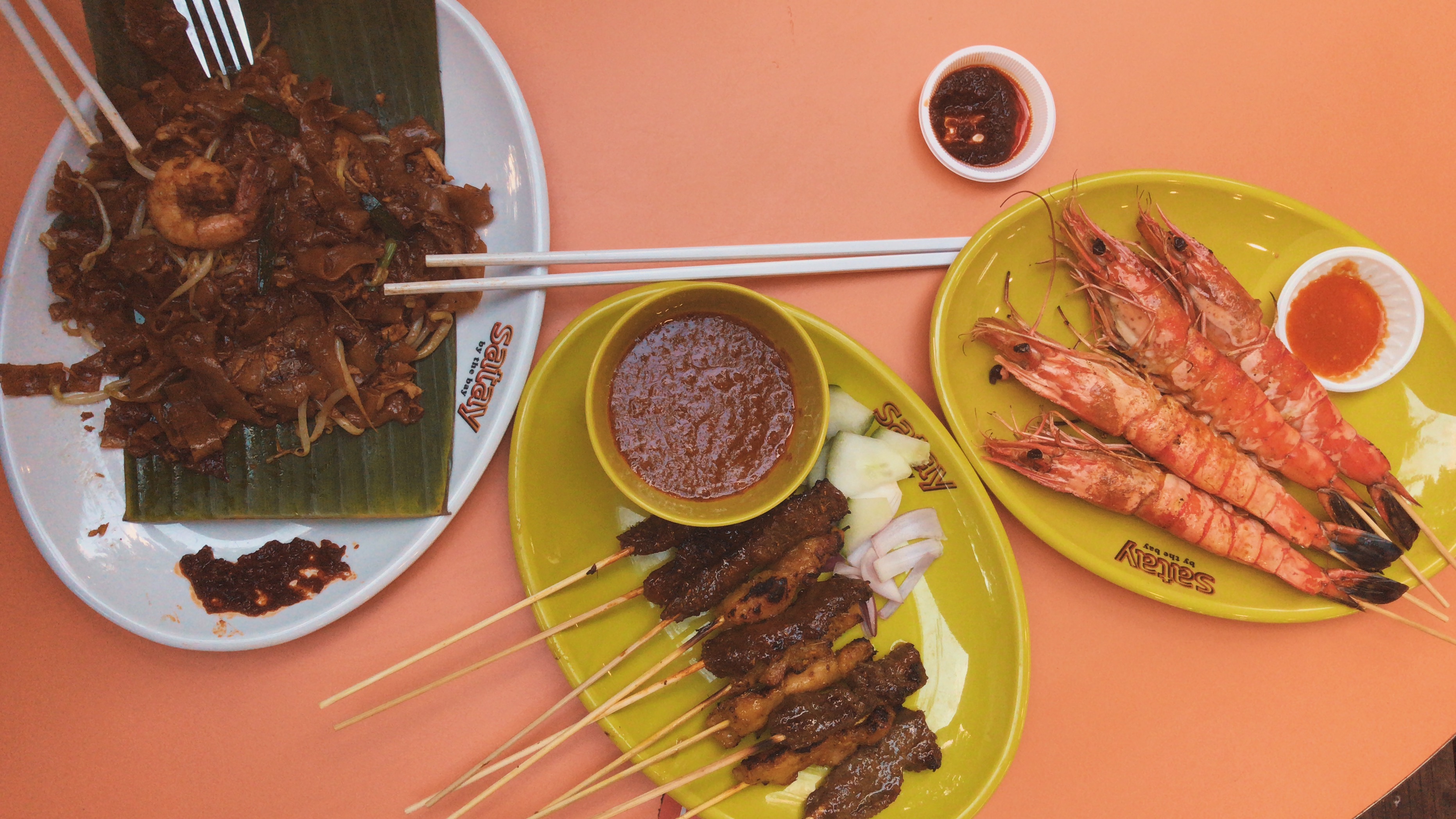 Hawker food is delicious and affordable. But prior to moving to Singapore, you should know that eating here every day is not the best for your health. 